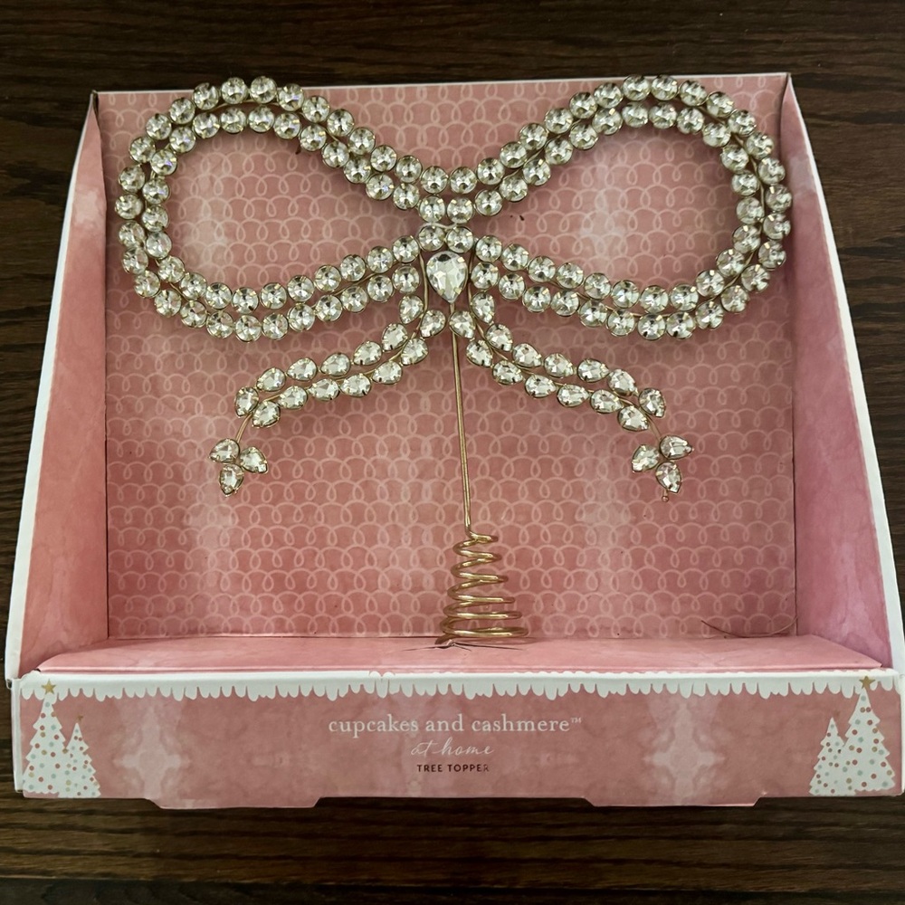 NIB Cupcakes and Cashmere Crystal Bow Tree Topper
